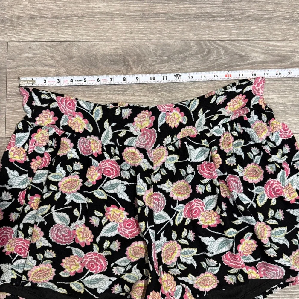 Torrid Black Floral Smocked Back Shorts Plus Size 2 Large‎ Cottagecore Summer